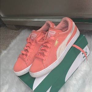 Suede Pumas